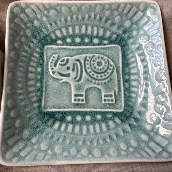 Set Of 4 Fisher Stoneware Dishes With Elephant Design 6x6 Inches - Picture 6 of 6